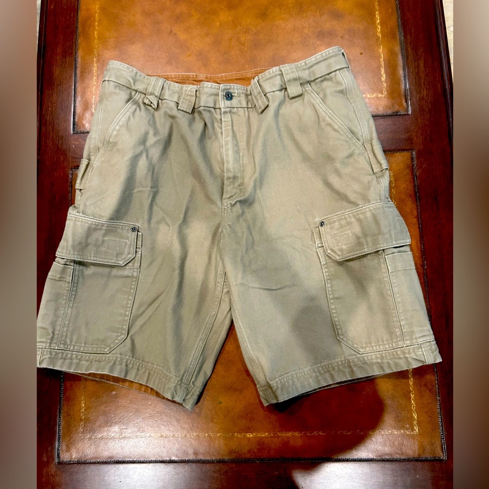 Duluth trading men’s shorts size 38 Khaki. 11 inch inseam excellent condition